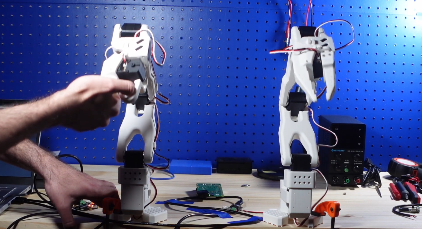 Teleoperated 6DOF Robot Arms